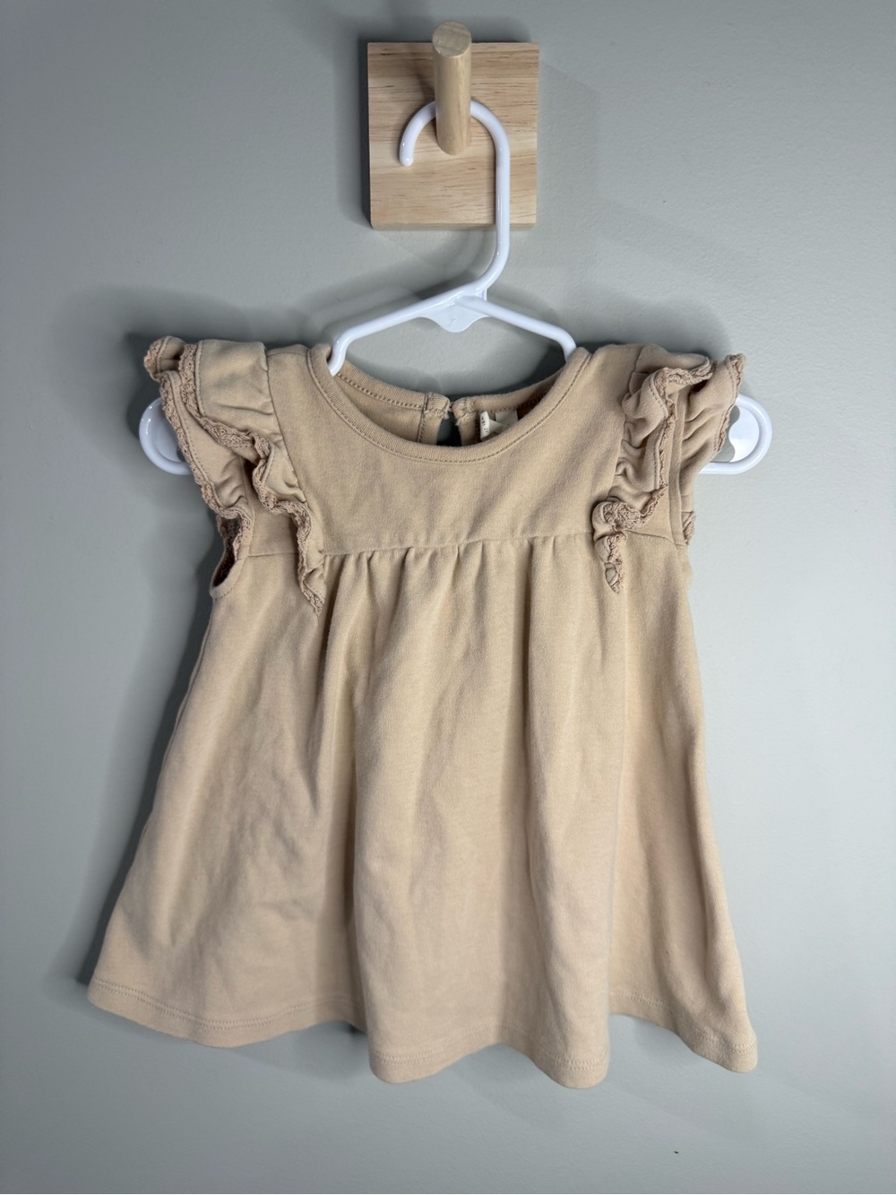 Quincy Mae Ruffle Sleeve Dress - Tan